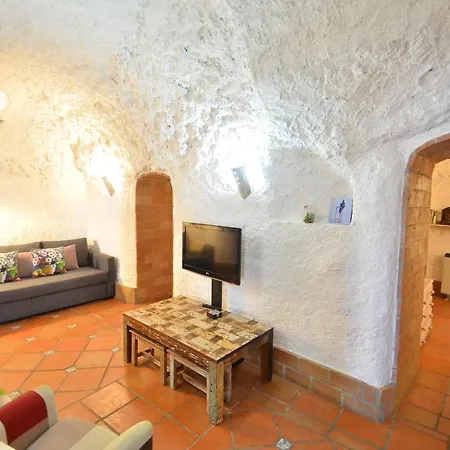 House&Cave Parking And Terrace, In The City-2